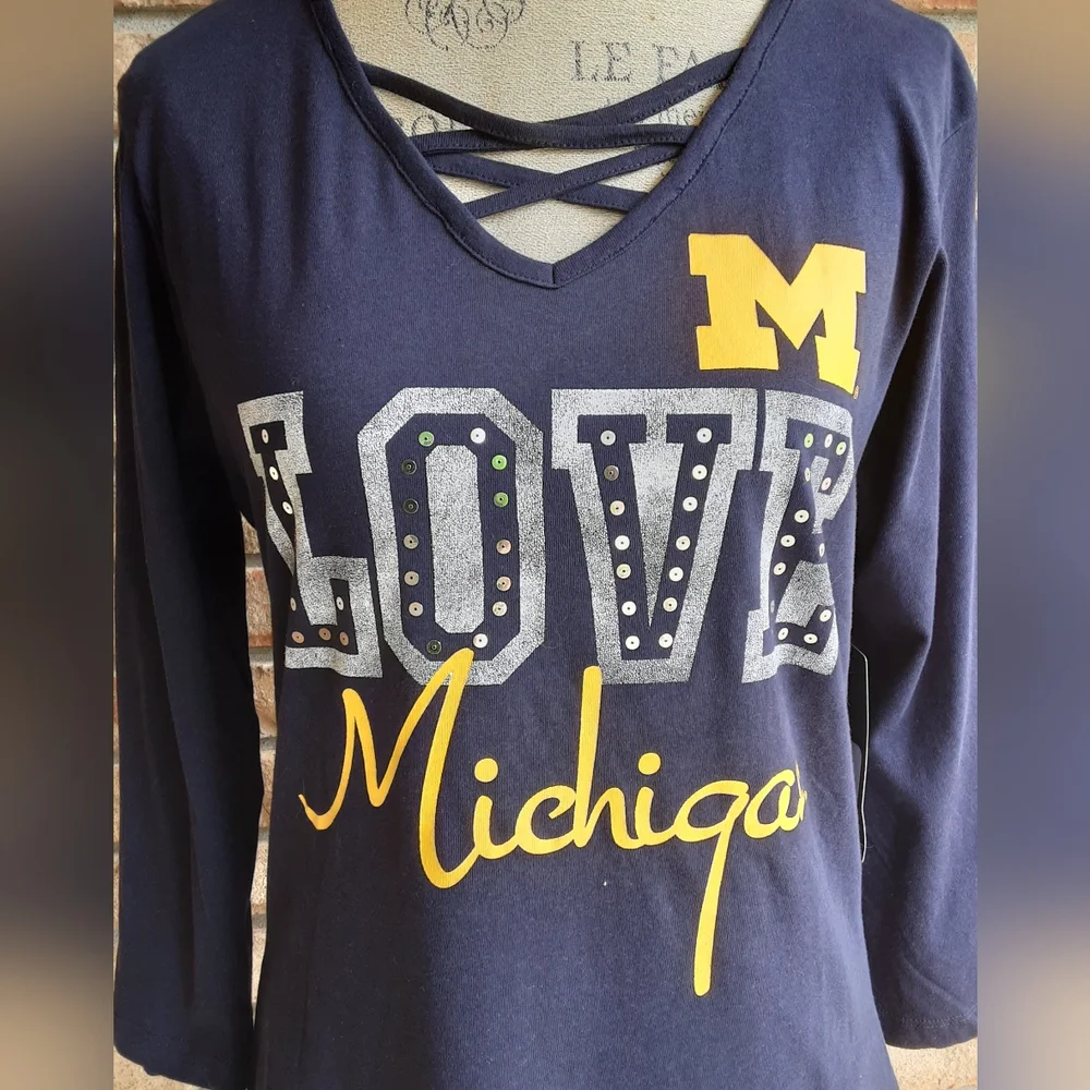 Michigan University NWT GameDay Collegiate Graphic Print T-shirt.